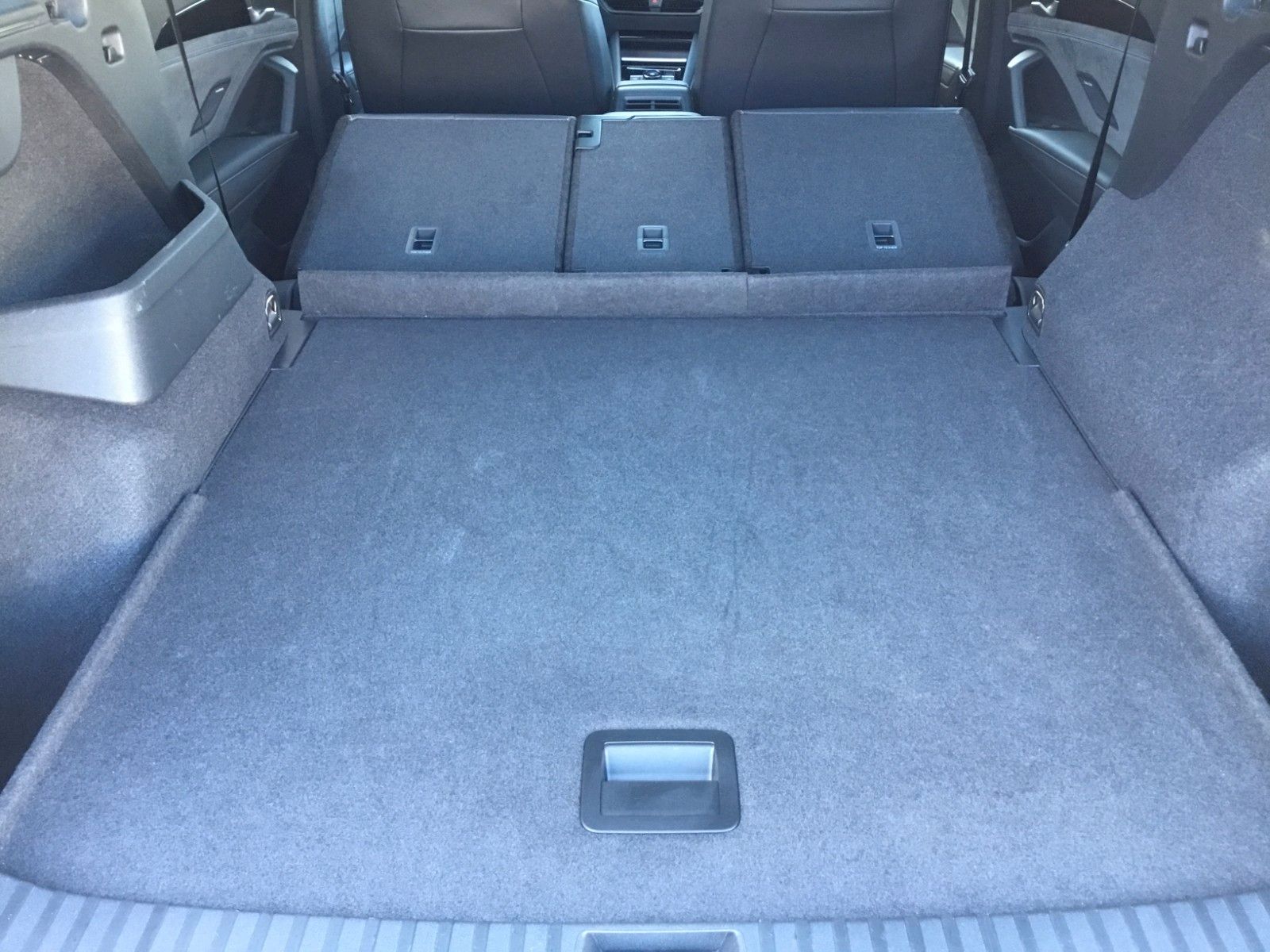 Fahrzeugabbildung Volkswagen Tayron 2.0TDI DSG 4M R-Line+Standh.+AHK+Pano+20"