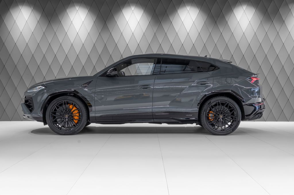 Urus 4.0 V8 SE GREY/ORANGE PANO B&O CARBON - Bild 4