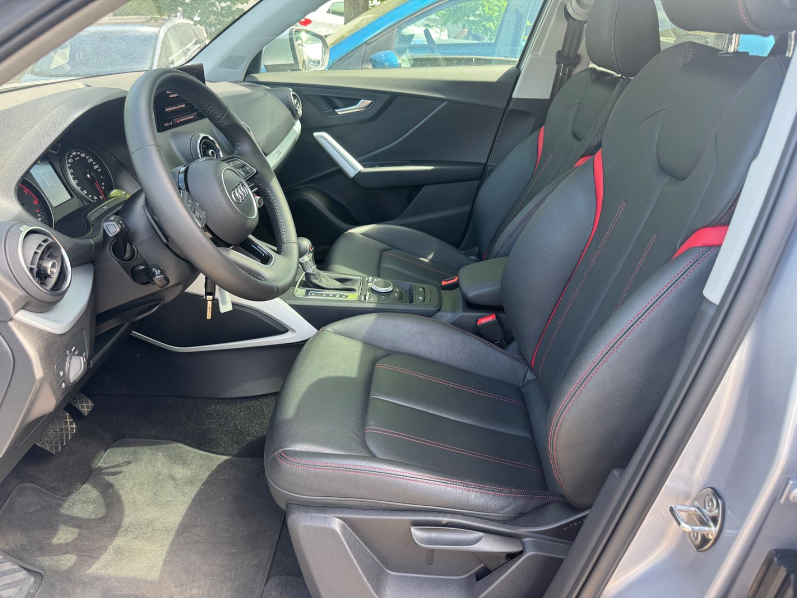 Fahrzeugabbildung Audi Q2 40 TFSI quattro S Line Leder+Navi+Panorama+LE