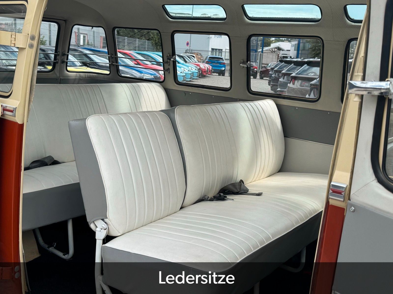 Fahrzeugabbildung Volkswagen T1 Samba 9-Sitzer Faltdach mit Panoramafenstern