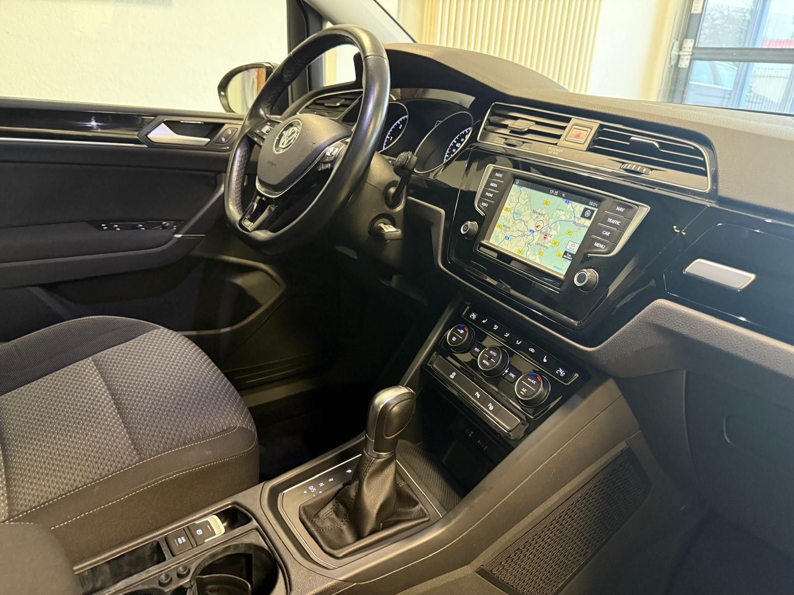 Fahrzeugabbildung Volkswagen Touran Comfortline BMT 7.SITZER/ SCHECKHEFT/ AHK