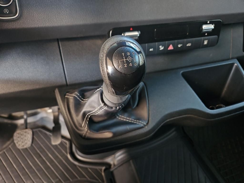 Fahrzeugabbildung Mercedes-Benz Sprinter 317 DOKA Pritsche 7 Sitze 3,5t AHK STHZ