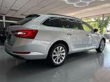 Skoda Superb Combi Ambition 4x4 - Skoda Superb: Allradantrieb