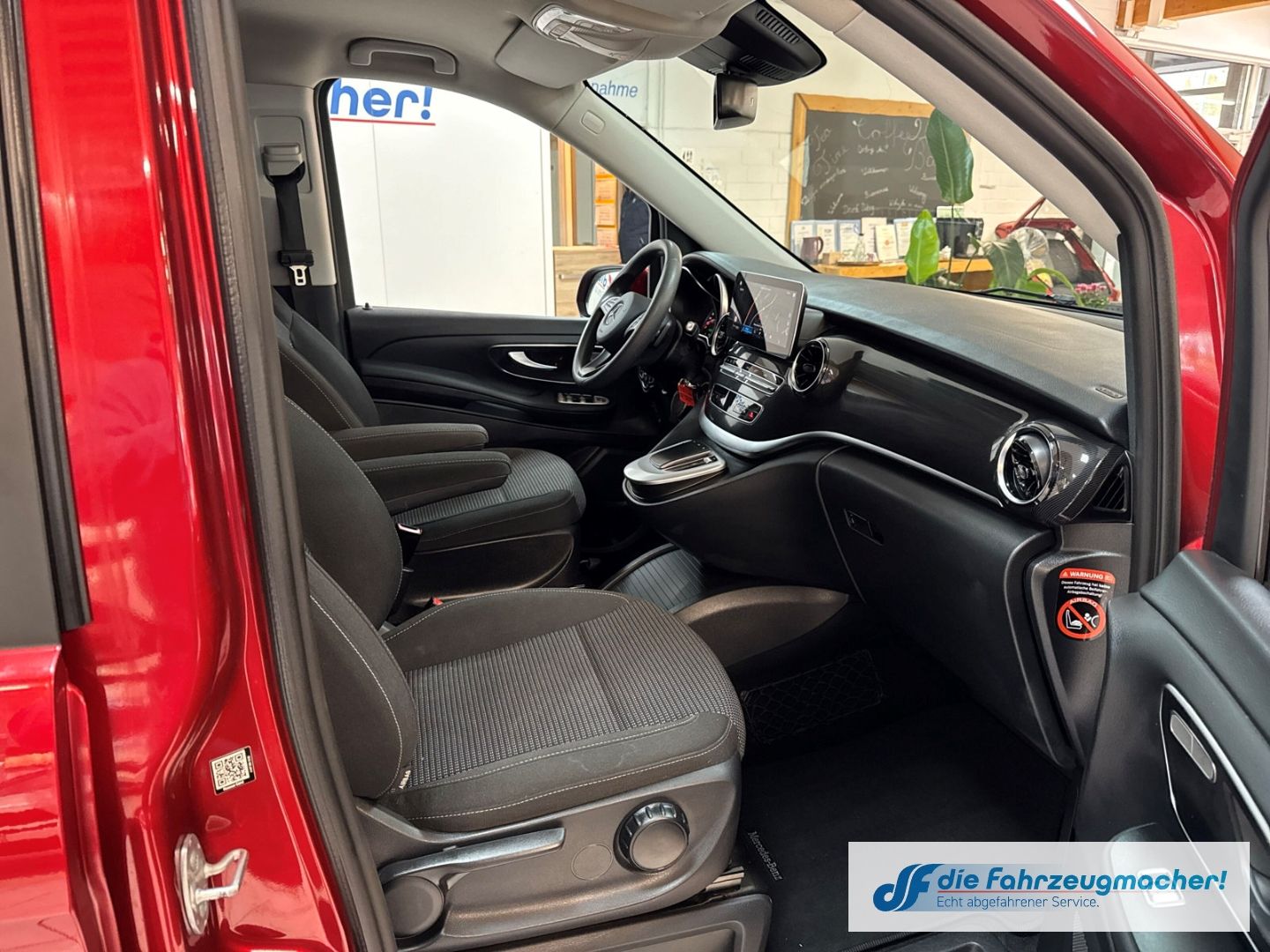 Fahrzeugabbildung Mercedes-Benz V 220 d RISE kompakt Navi Apple CarPlay Android