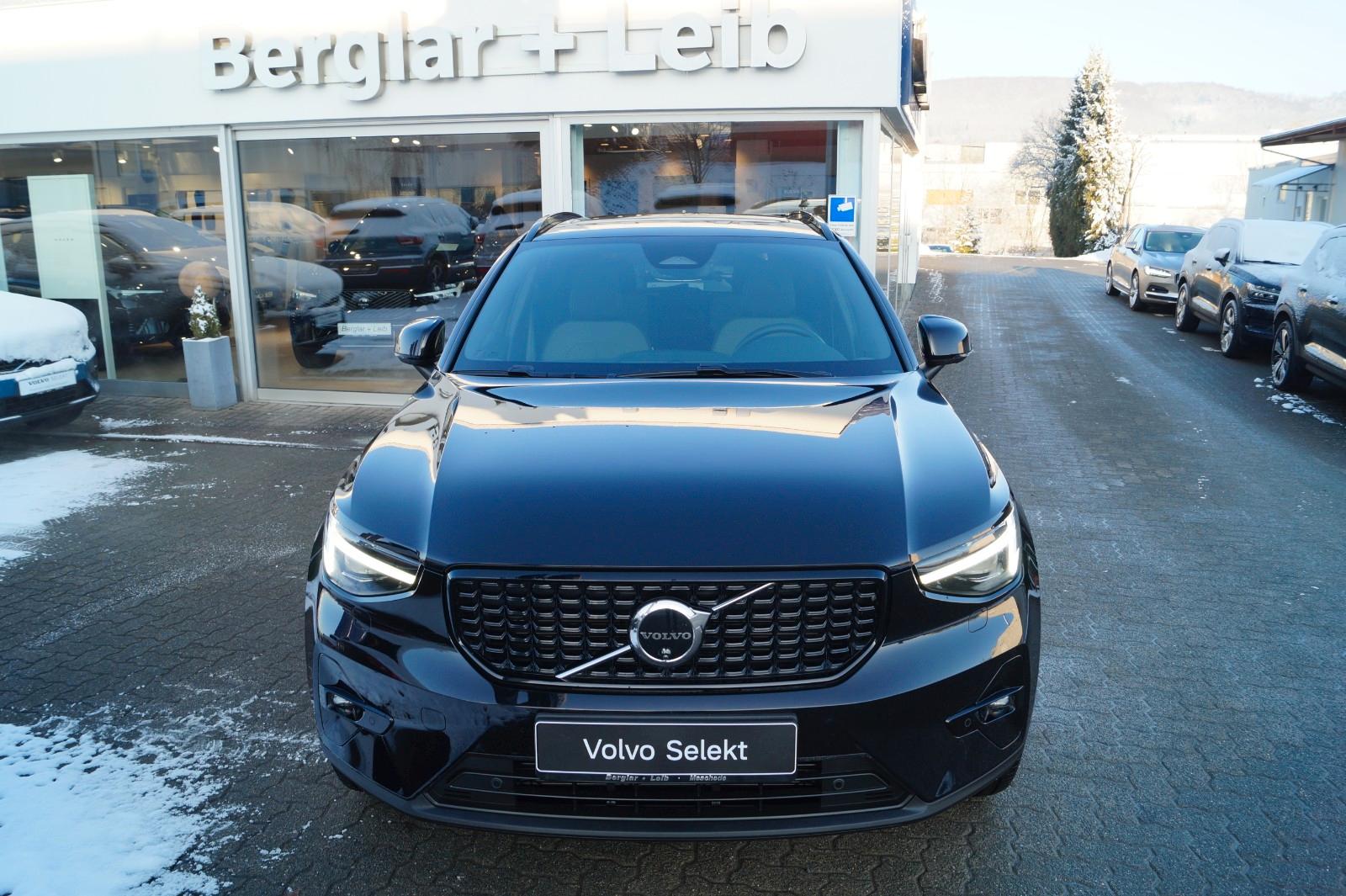Volvo XC40 B3 Benzin 2WD Plus Dark DKG/Panorama/360°