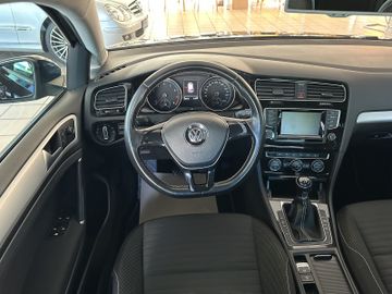 Volkswagen Golf - 10