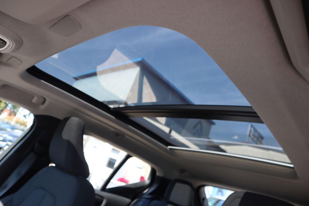 Volvo XC40 T3 Momentum Pro |PANORAMA|R-KAMERA|NAVI|
