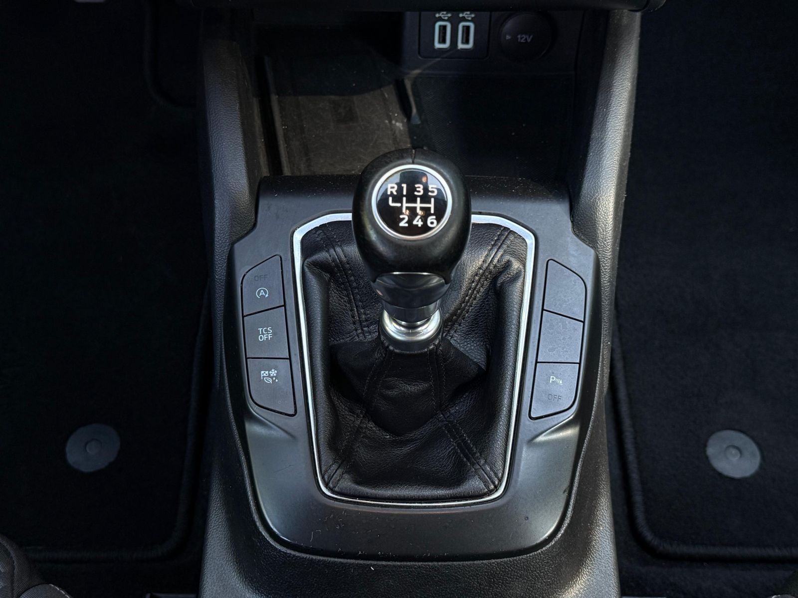 Fahrzeugabbildung Ford Focus 2.0 EB Cool & Connect LED+NAV+SHZ+KAM+CARP