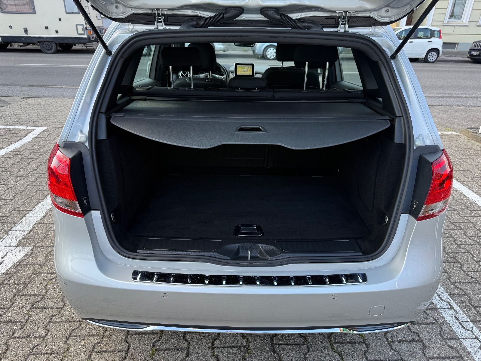 Fahrzeugabbildung Mercedes-Benz B 200 B -Klasse B 200 AUTOMATIK MEMORY FACELIFT