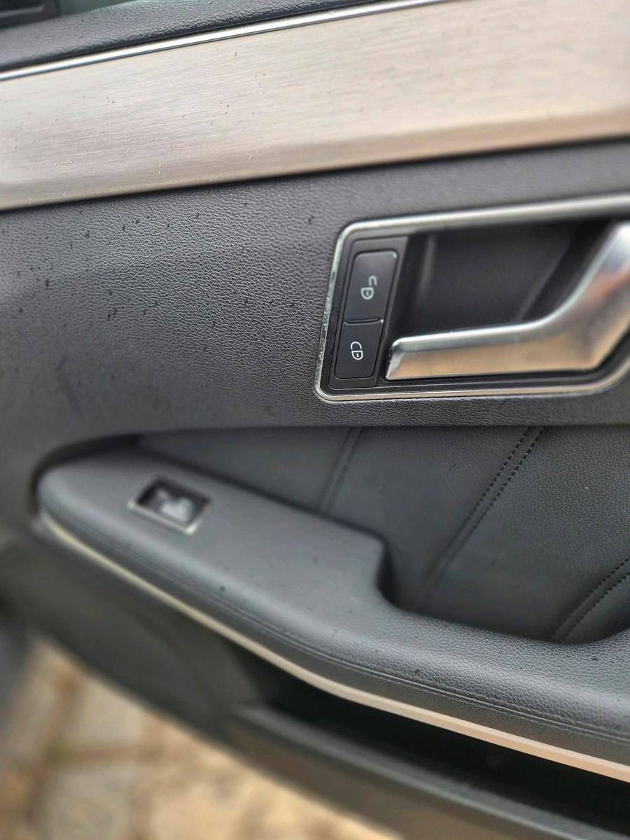 Mercedes-Benz  2011 — photo 9