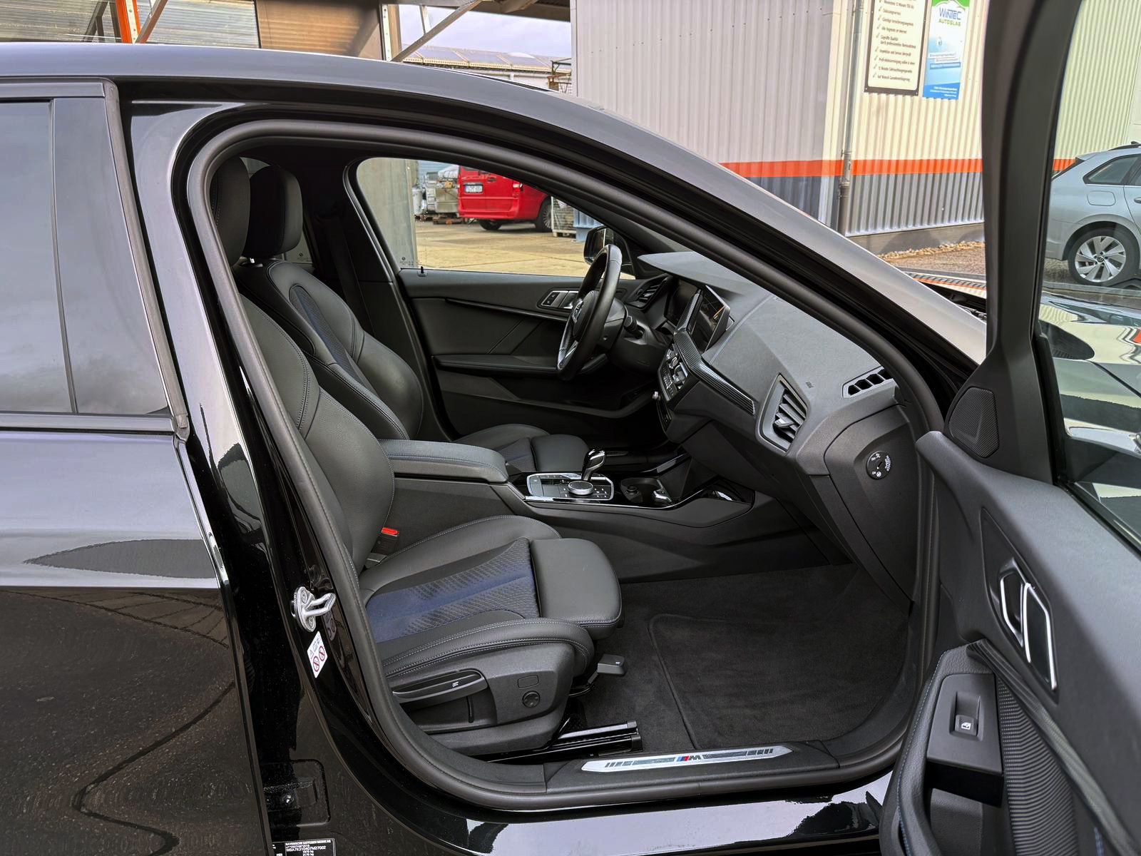 Fahrzeugabbildung BMW 118i M-Sport Steptr. LED ACC NAVI PDC KAM LHZ