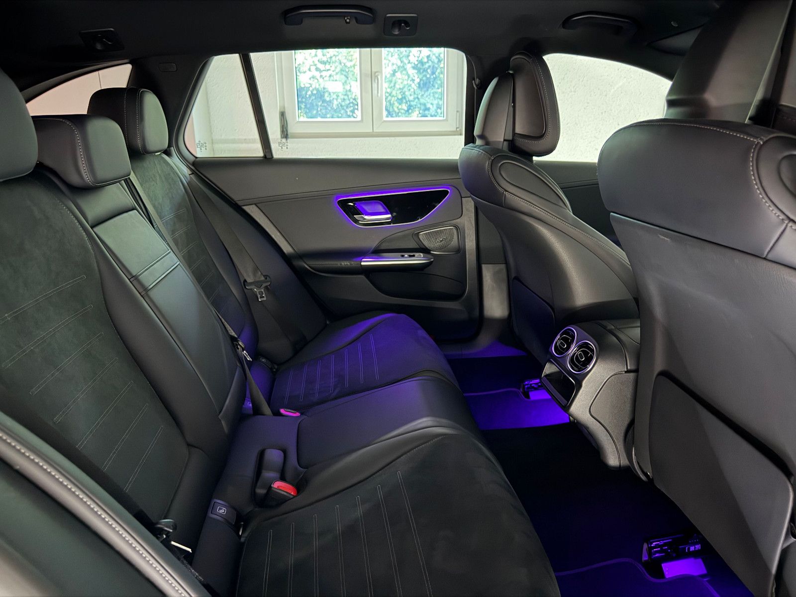 Fahrzeugabbildung Mercedes-Benz C 300 T d AMG-LINE/AMBI+/DAB/LED/DISTRONIC+