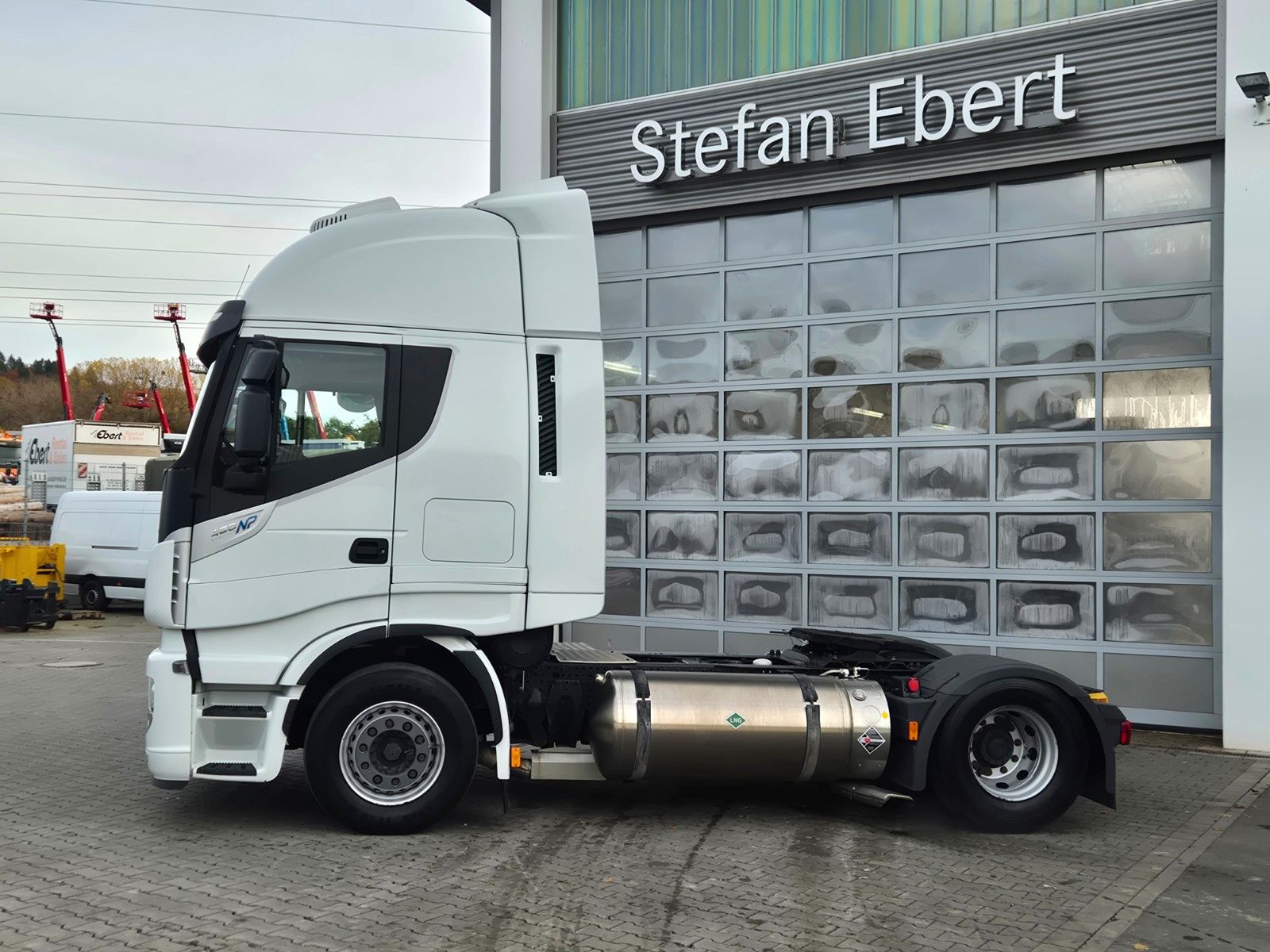 Fahrzeugabbildung Iveco Stralis 460NP LNG Standklima Xenon 3 Stück