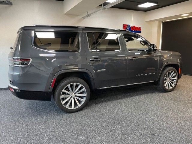 Fahrzeugabbildung Jeep GRAND WAGONEER 6.4L V-8 LPG NIGHT VIEW 1. HAND