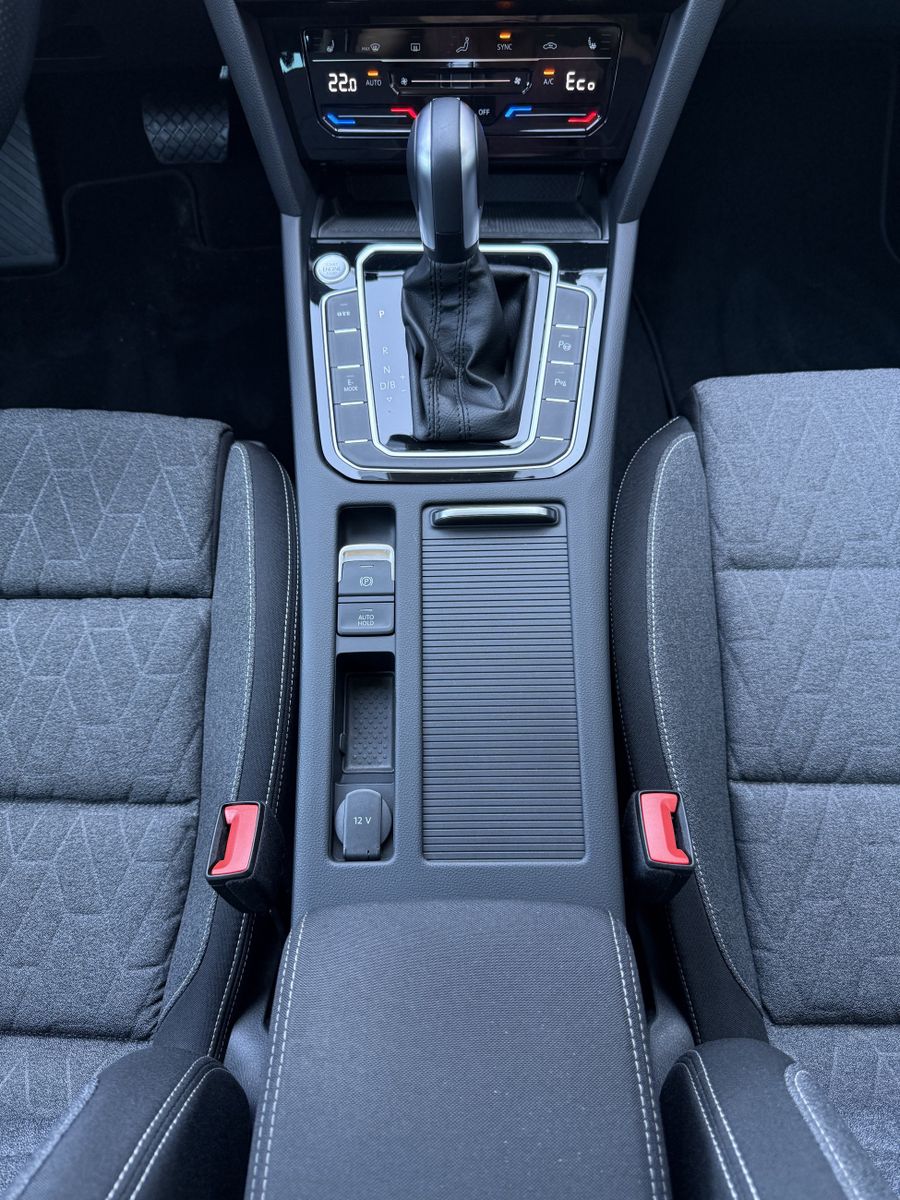 Fahrzeugabbildung Volkswagen Passat Variant 1.4 GTE+NAV+IQ-LIGHT+ACC+AHK+SHZ