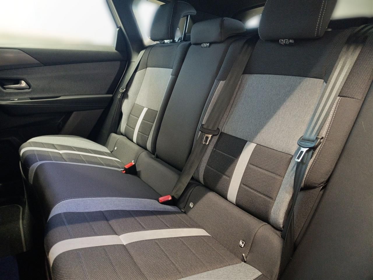 Fahrzeugabbildung Opel Grandland Edition MildHybrid 107KW AT//SHZ/LHZ/R