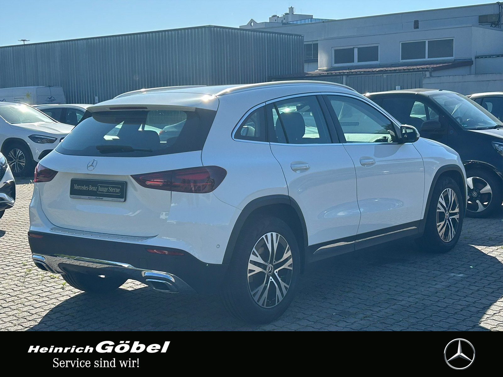 Fahrzeugabbildung Mercedes-Benz GLA 180 PROGRESSIVE*AHK*CARPLAY*LED*EASY-PACK*WI