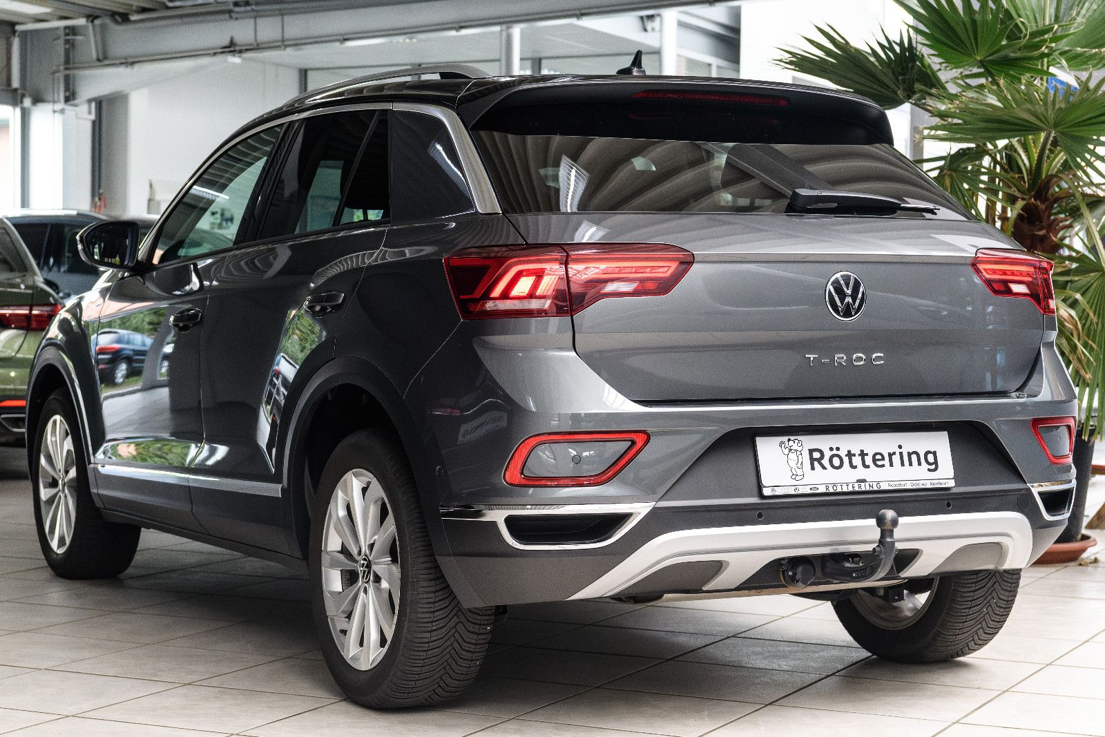 Fahrzeugabbildung Volkswagen T-Roc Style+LED+AHK+ACC+SHZ+GJR+APPCONNECT