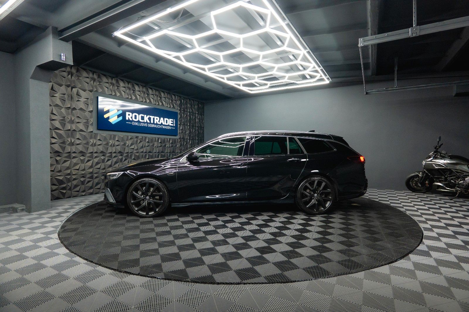 Fahrzeugabbildung Opel Insignia B Sports Tourer GSi 4x4 *ACC*LED*HU*DAB