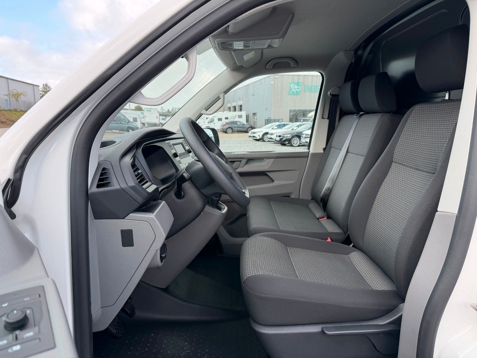 Fahrzeugabbildung Volkswagen T6.1  Transporter Komfort Paket