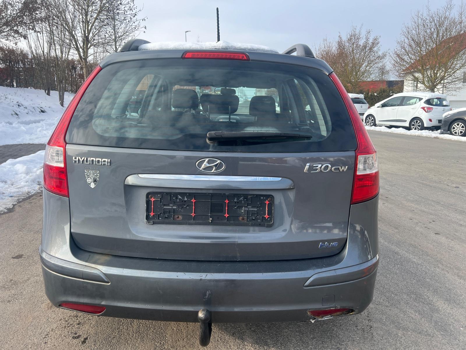 Hyundai i30 2010 — interior