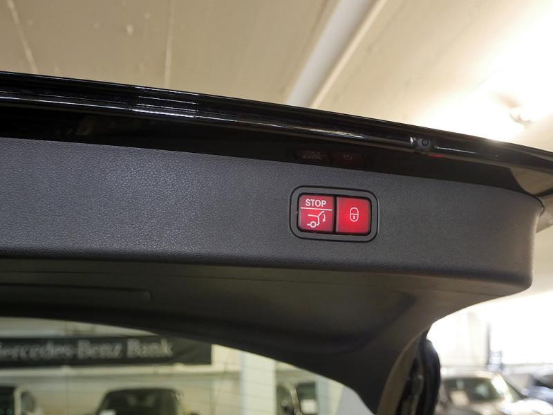 Mercedes-Benz E 220 d T // AVANTGARDE AHK DISTR KAMERA SPUR
