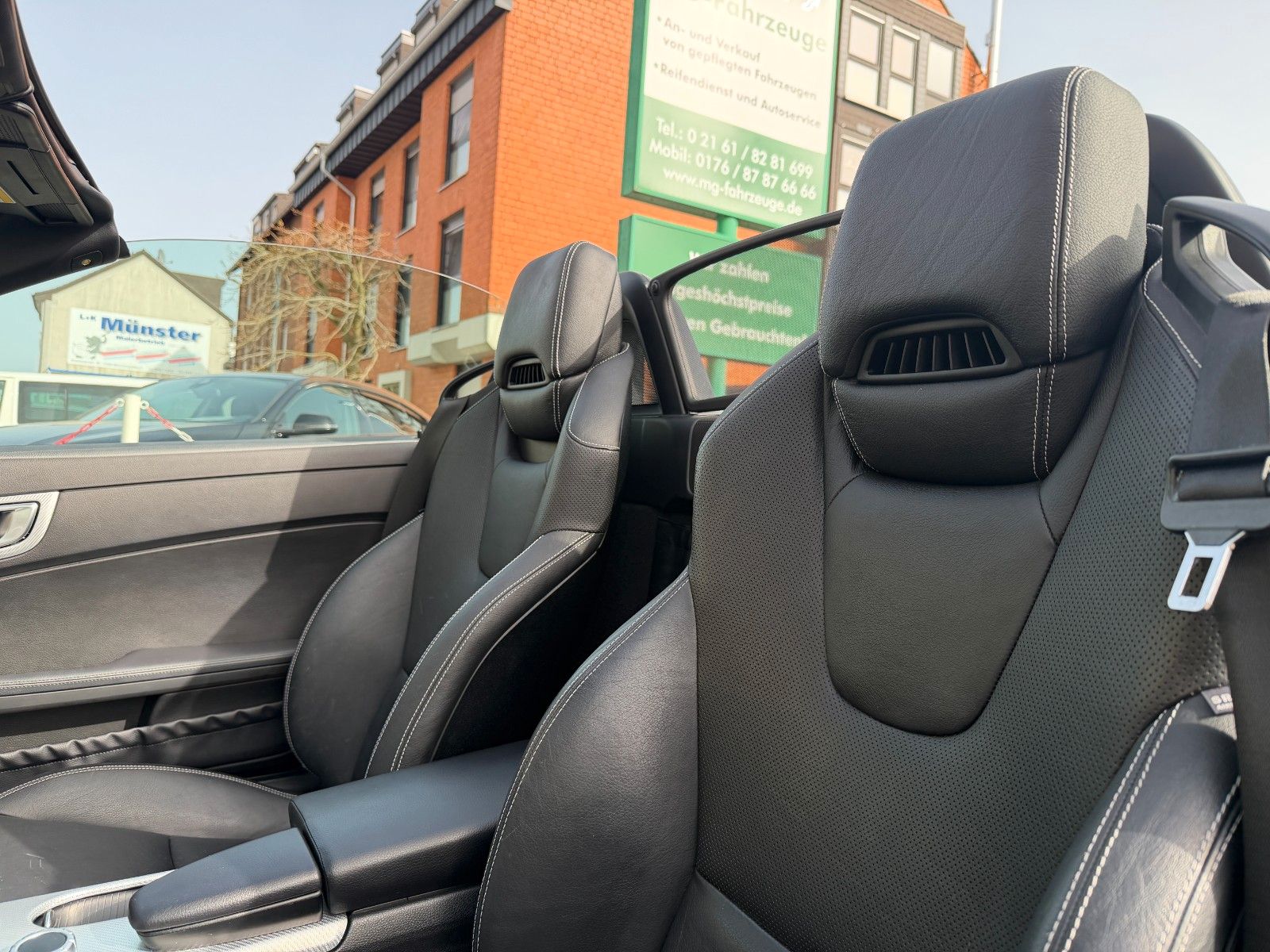 Fahrzeugabbildung Mercedes-Benz SLC 300 SPORT LED NAVI LEDER MEMORY AIRSCARF