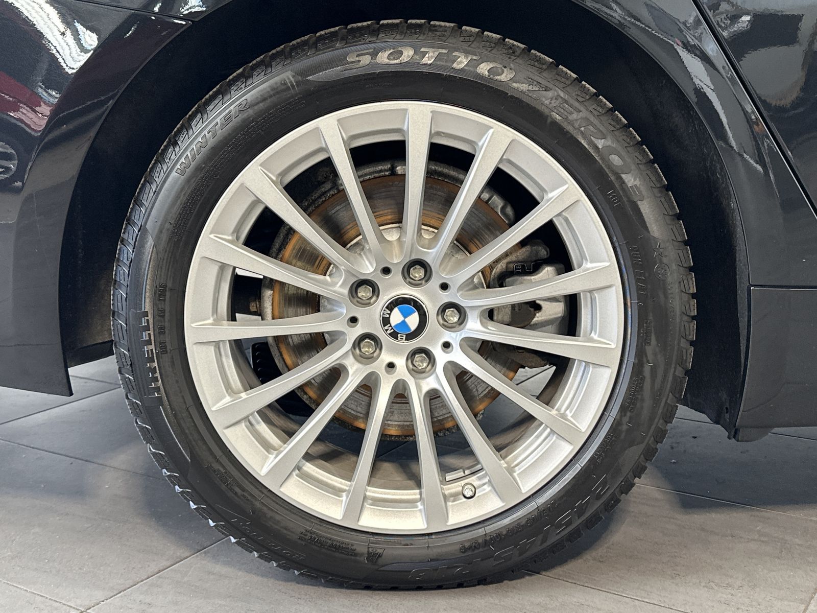 Fahrzeugabbildung BMW 520d Touring Luxury-Line NAV+LASER+PANO+HEAD-UP