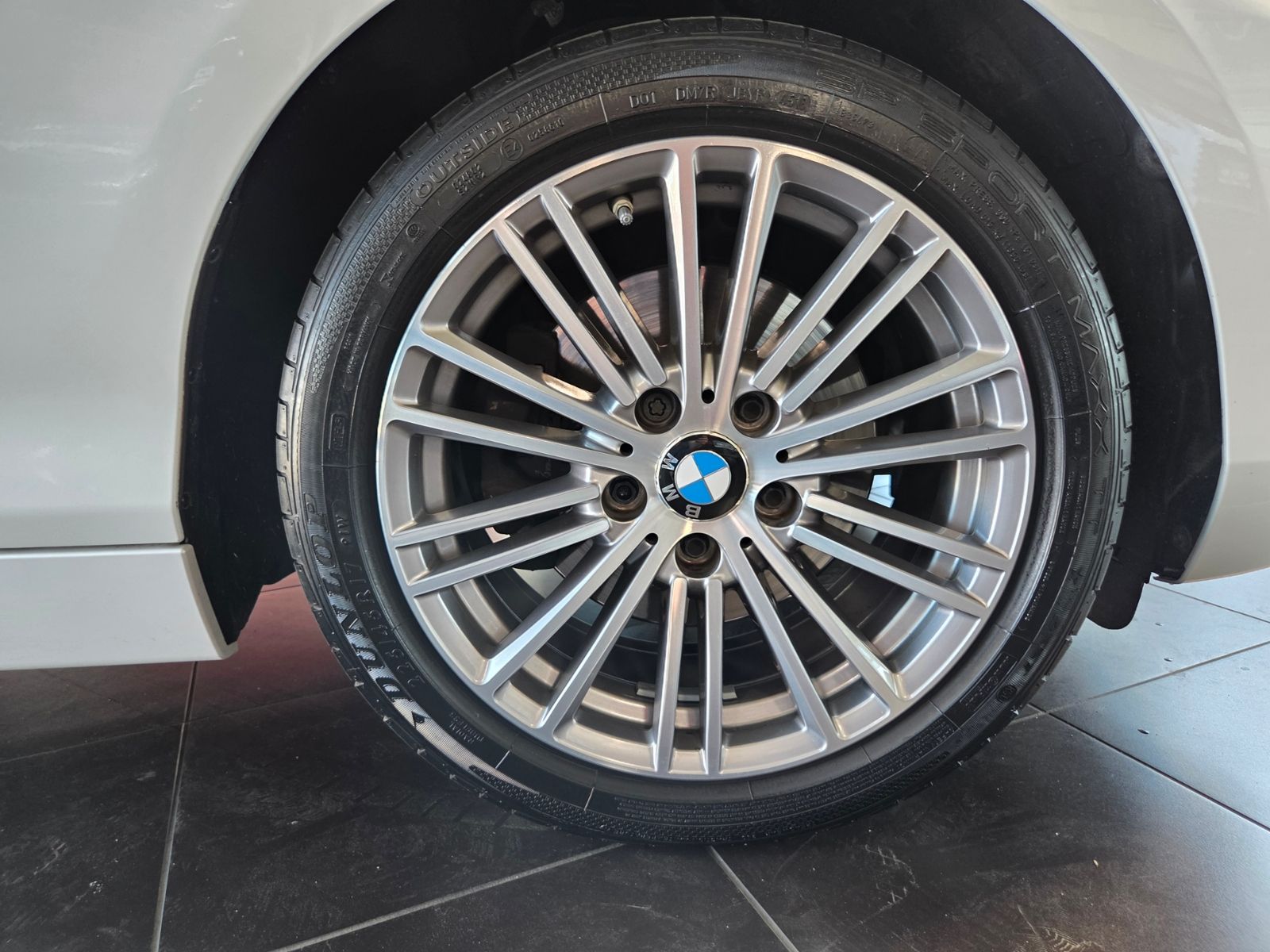 Fahrzeugabbildung BMW 220i Cabrio Luxury Line AHK LED NAV SHZ PDC ALU