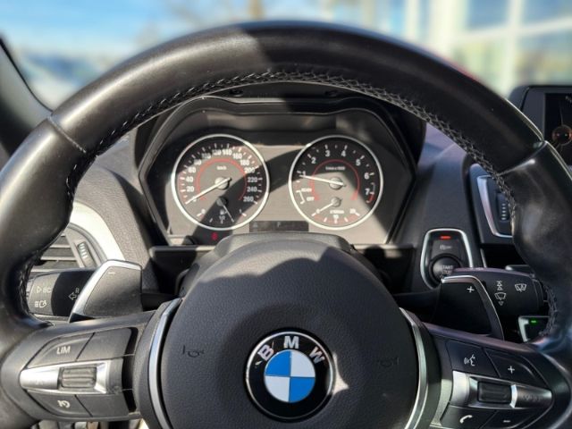 Fahrzeugabbildung BMW 220 i Cabrio +M-PAKET+LED+SHZ+KLIMA+NAVI+UVM+