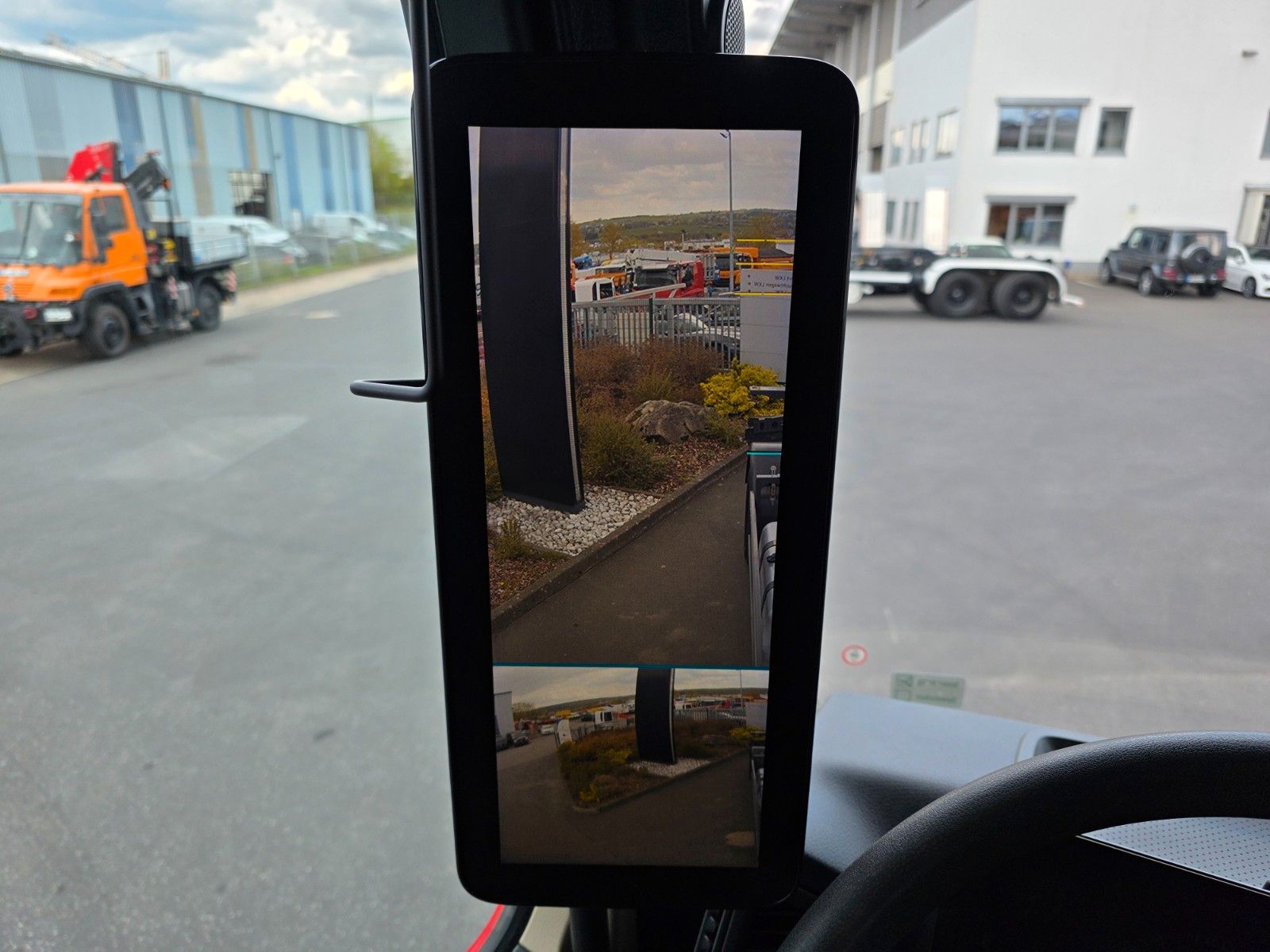 Fahrzeugabbildung Mercedes-Benz Actros 1843 LL BDF Fahrschule S&G 6 Sitze AHK