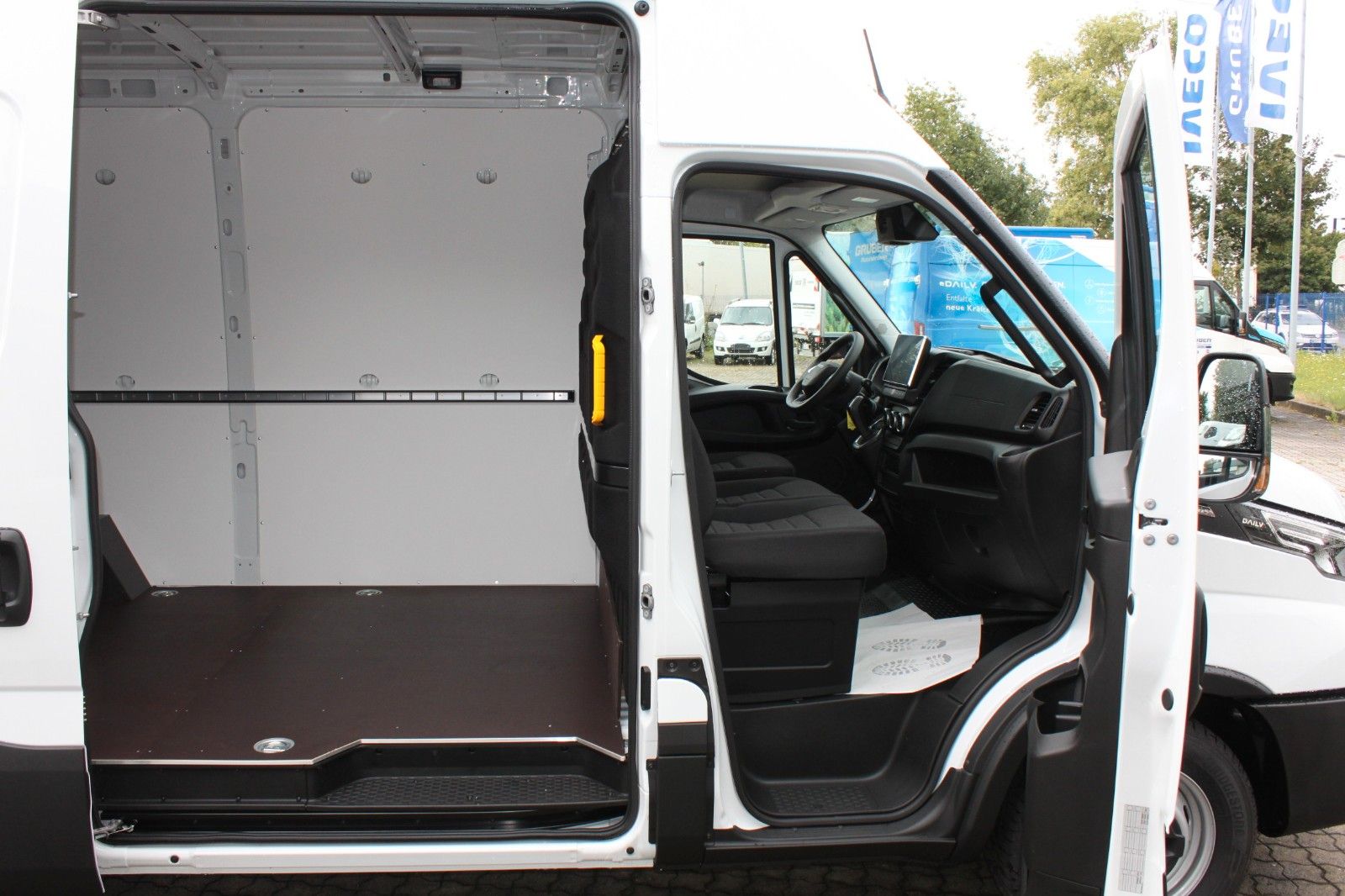 Fahrzeugabbildung Iveco Daily 35S16HA8 V Radstand 3520 mm