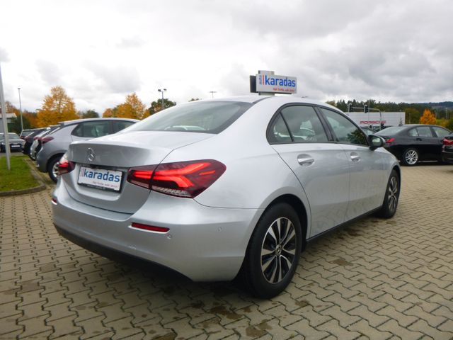 Fahrzeugabbildung Mercedes-Benz A 180 Limousine >NAV/LED/KAM/PDC/SHZ<
