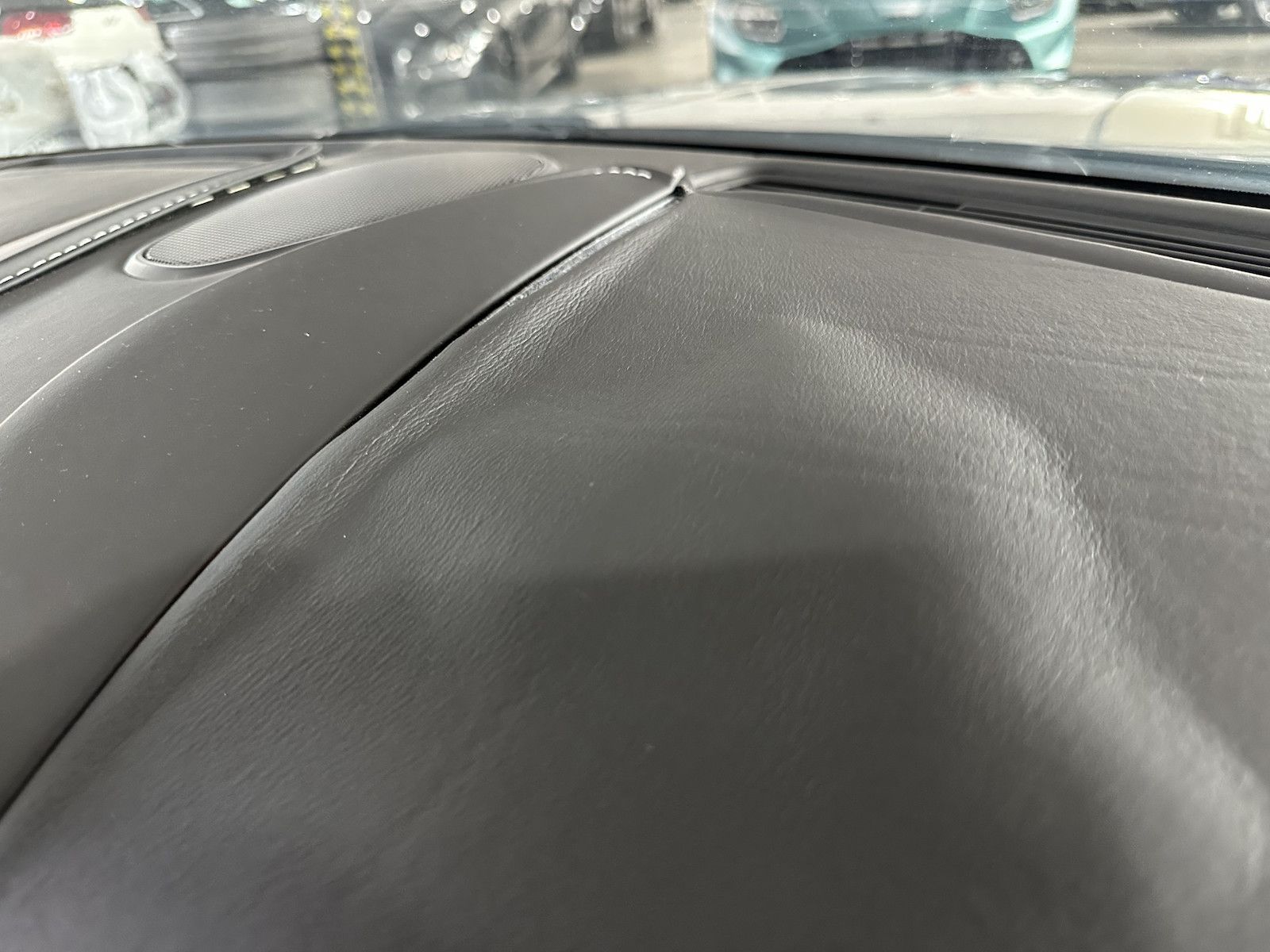 Fahrzeugabbildung Aston Martin DB11 V 12 AML Special Colour/Black-Tech-Pack/