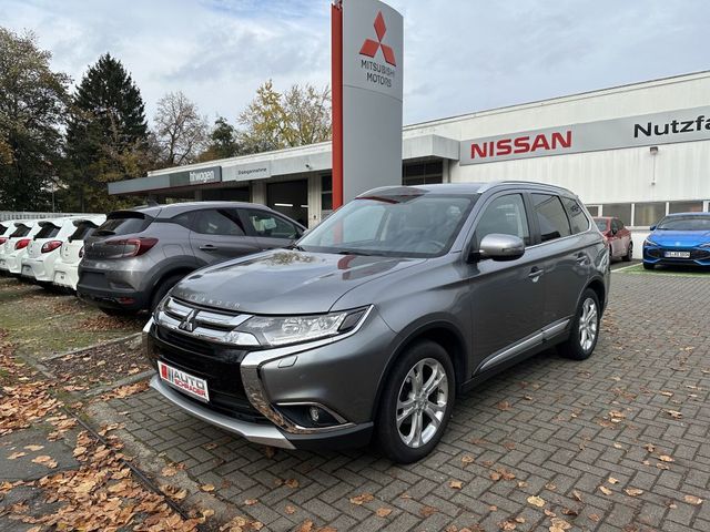 Mitsubishi Outlander 2.0 4WD CVT Top *AHK,Glasdach,Leder*