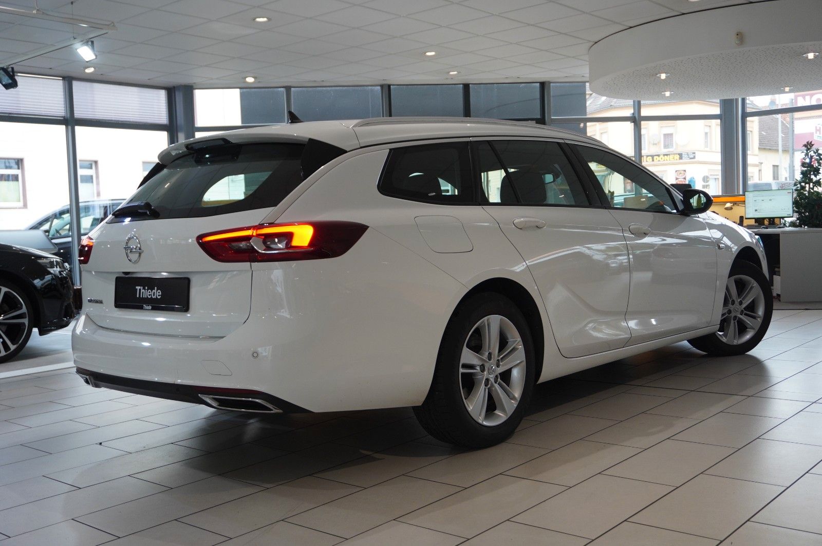 Fahrzeugabbildung Opel Insignia B ST 2.0D BUSINESS NAVI/LED/KAMERA/DAB+
