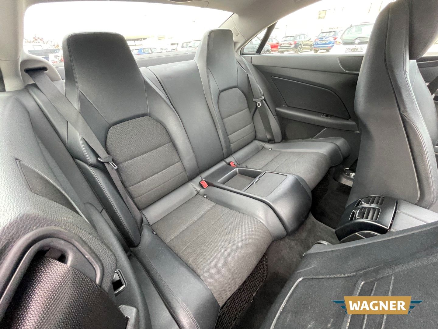 Fahrzeugabbildung Mercedes-Benz E 250 Coupe CGI BlueEfficiency Automatik