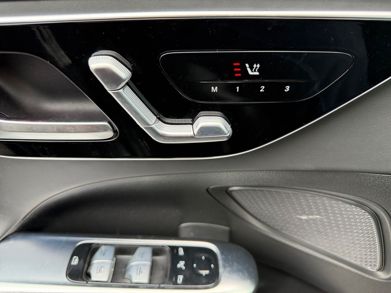 Fahrzeugabbildung Mercedes-Benz C 43 AMG 4M T NIGHT+PANO+AHK+PERF.-SITZE+MATT++