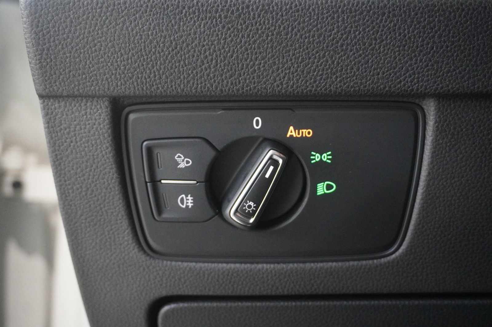 Fahrzeugabbildung Volkswagen Arteon 2.0 TSI R-LINE DSG NAVI/LED/KAMERA/VIRT.