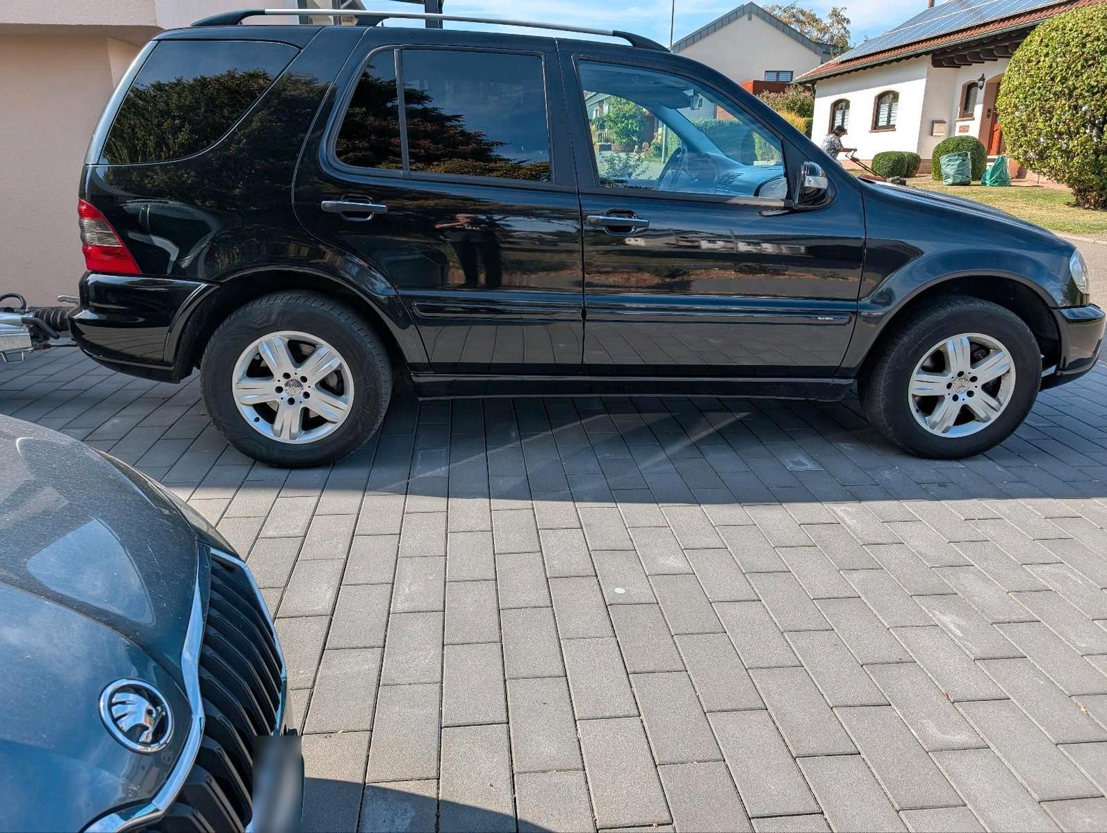 Mercedes-Benz ML270 2005 — вигляд ззаду