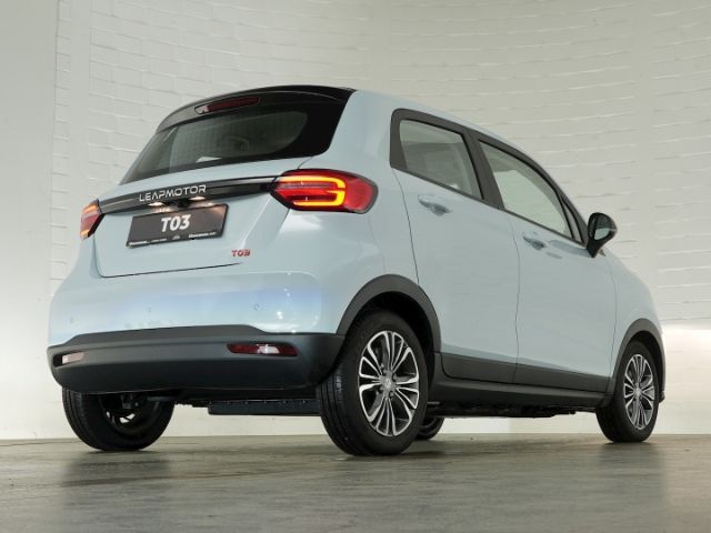 T03 DESIGN 37,3 kWH AT+NAVI+RÜCKFAHRKAMERA+PANOR