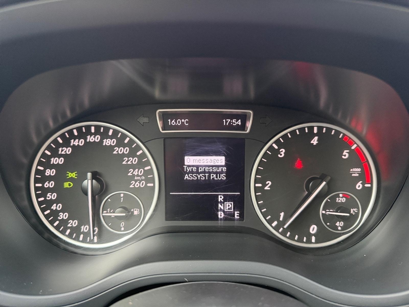 Mercedes-Benz B 180 Sports Tourer, AHK