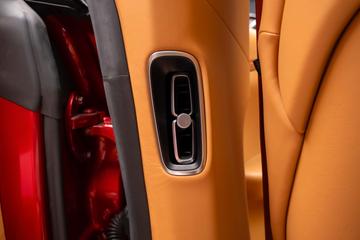 صورة مصغرة 35 لـ 2021 Aston Martin DBX