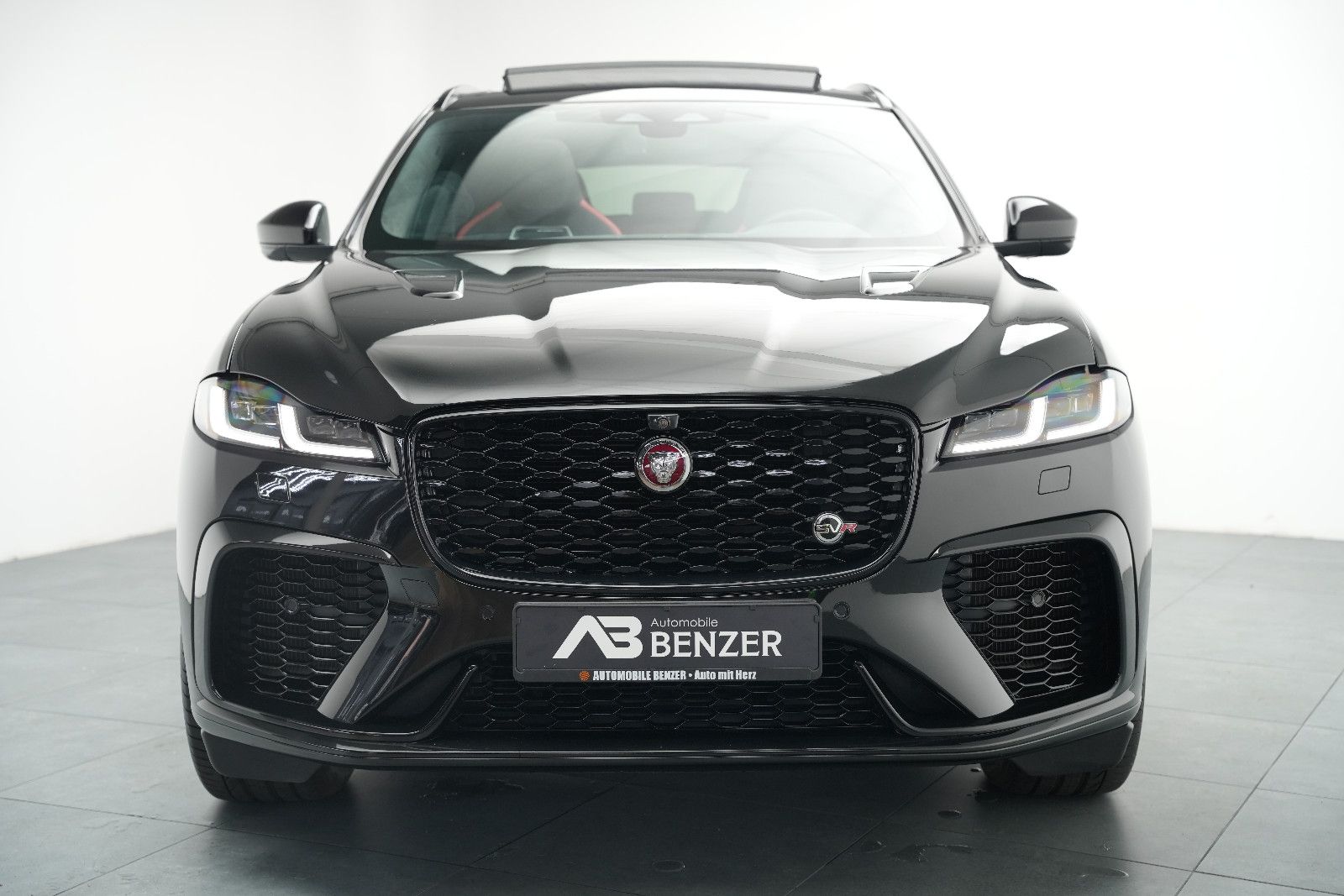 Fahrzeugabbildung Jaguar F-Pace SVR *Panorama*MeridianSurround*360°Memory