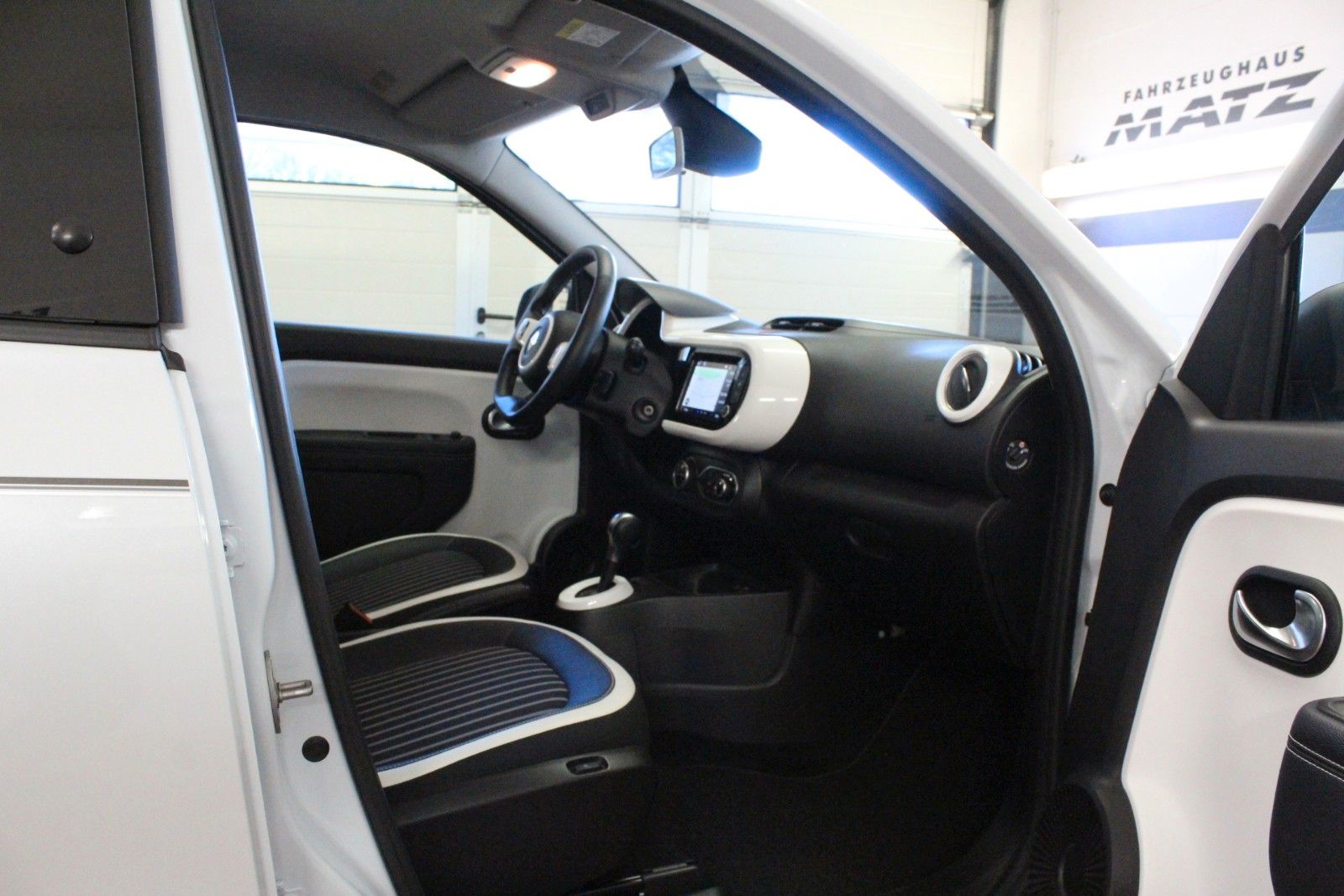 Fahrzeugabbildung Renault Twingo E-Tech 100% elektrisch*Plus Winterräder