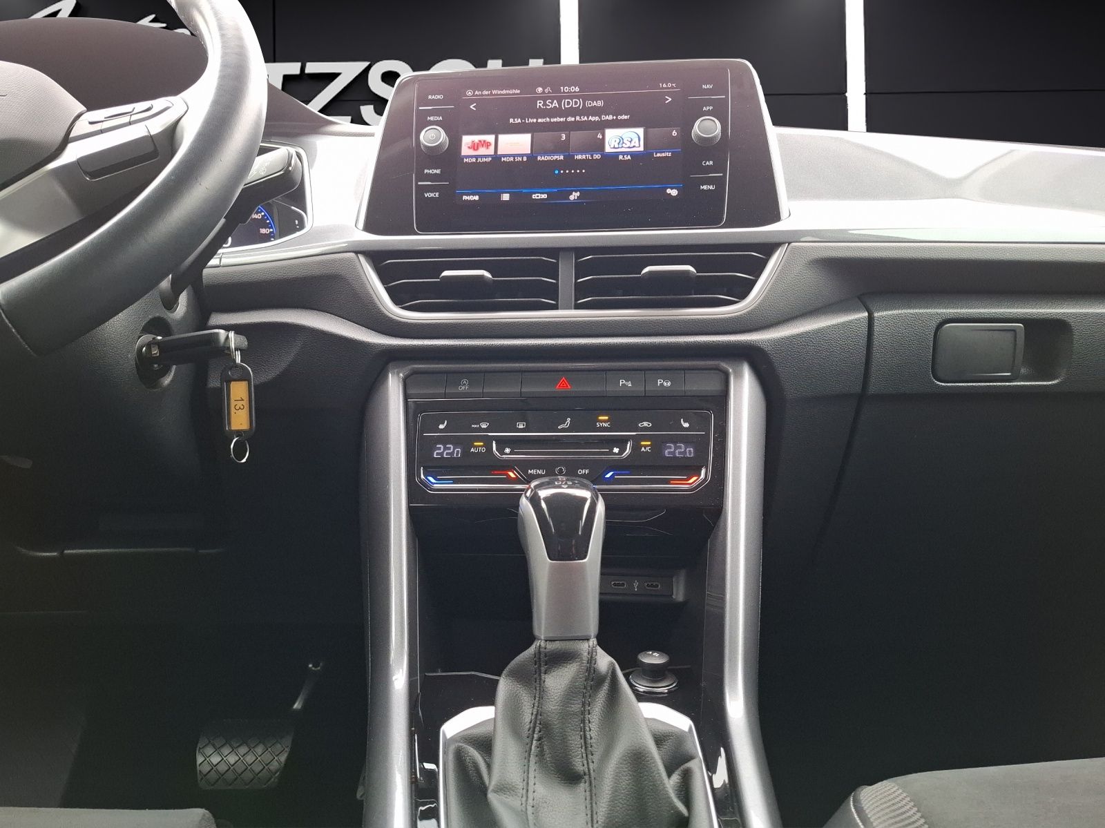 Fahrzeugabbildung Volkswagen T-Roc TSI Style DSG LED Navi AID ACC RFK SH