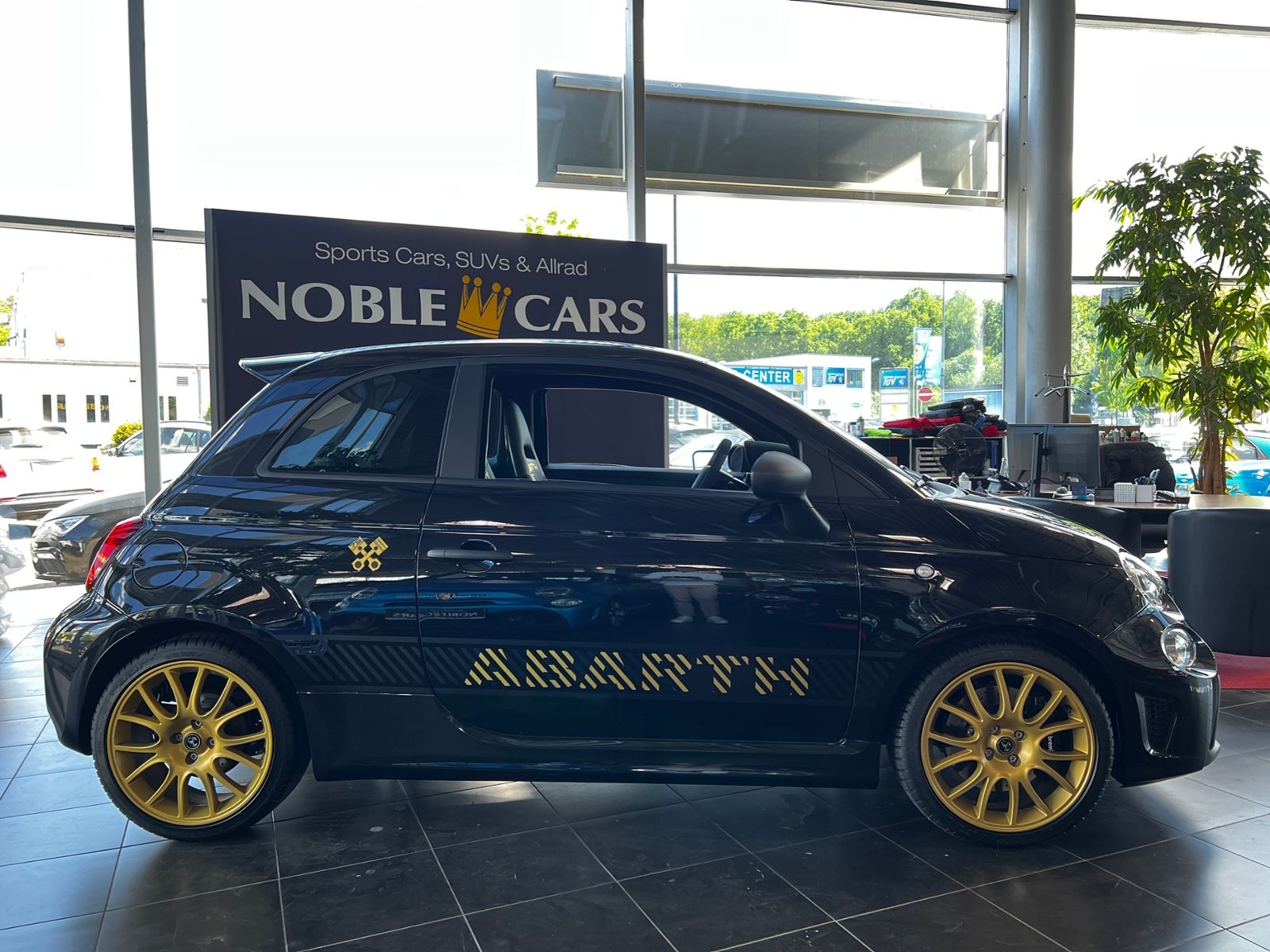 Fahrzeugabbildung Abarth 695 75 Anniversario BEATS Full Link KLIMA NAVI