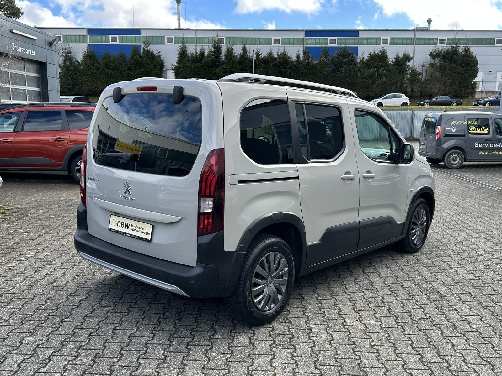 Fahrzeugabbildung Peugeot Rifter 1.2 PureTech 110 Allure L1 S&S
