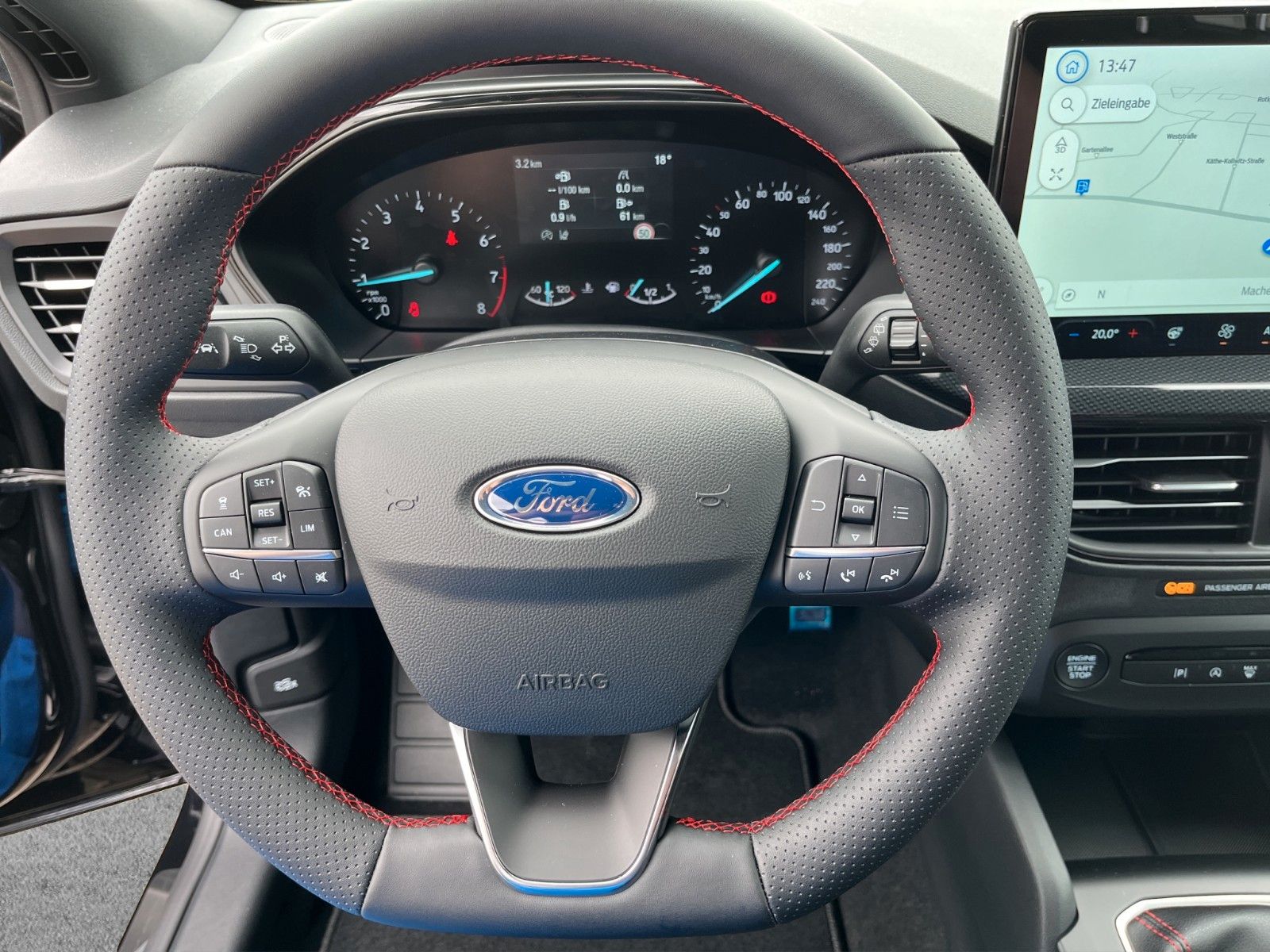 Fahrzeugabbildung Ford Focus Lim. ST-Line