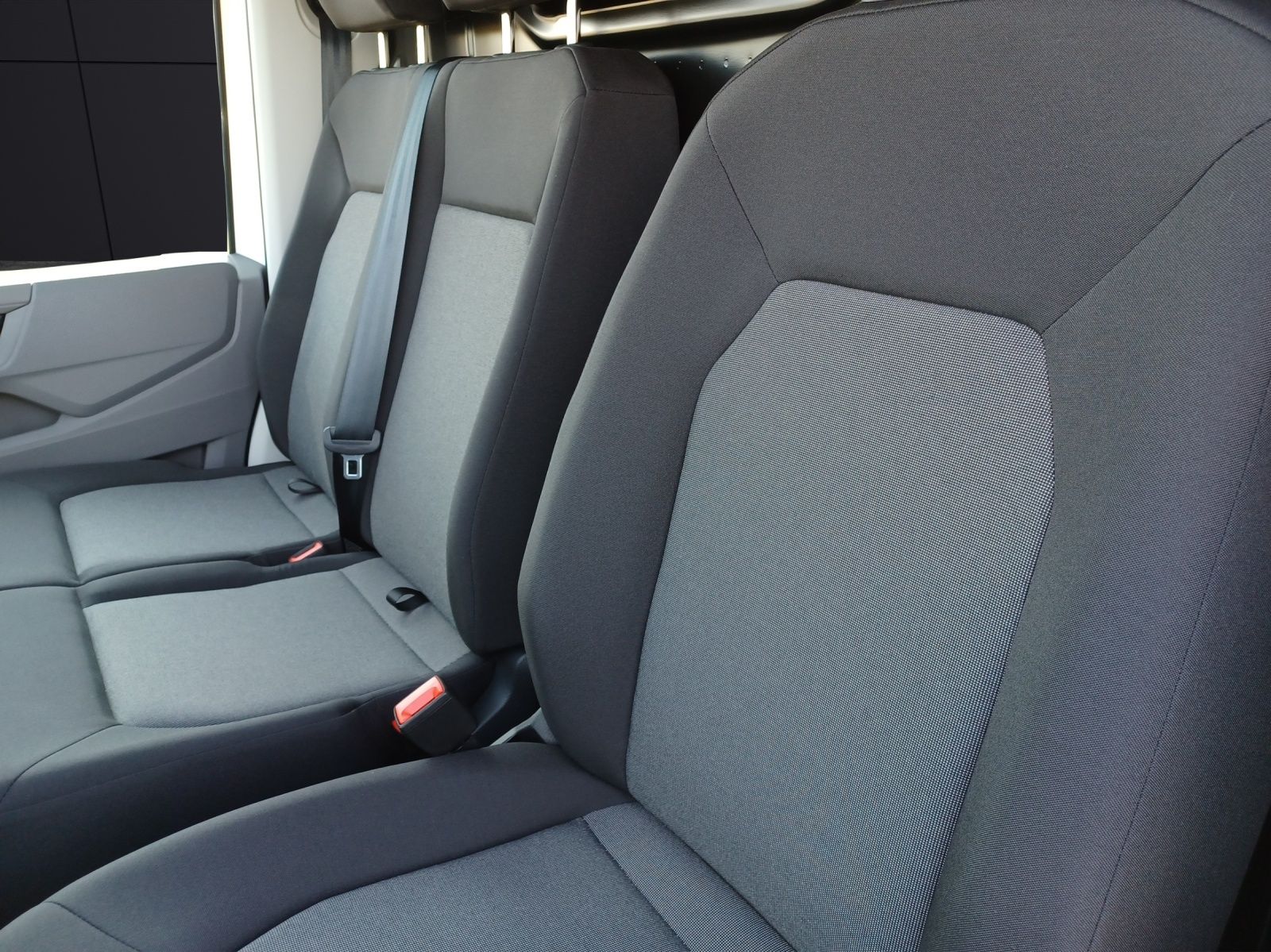 Fahrzeugabbildung Volkswagen Crafter Kasten 35 TDI MR KLIMA AHK RADIO HOLZFUS